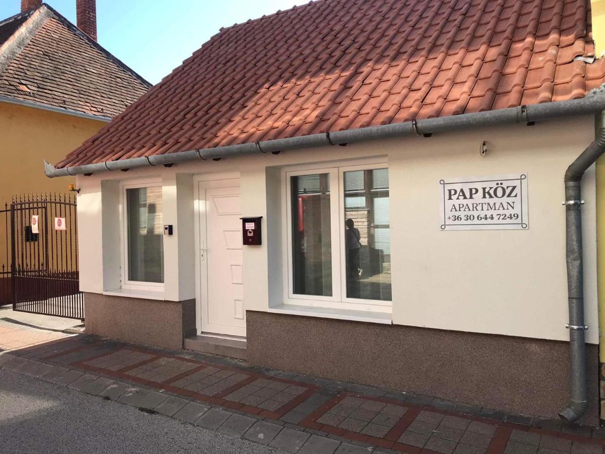 Pap Koez Apartman Apartment Sarvar Exterior photo